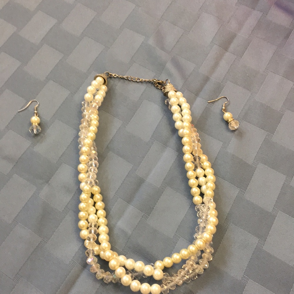Pearl & crystal 3strd twisted necklace w/ earrings